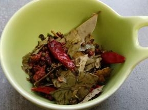 香料用清水冲洗一下。