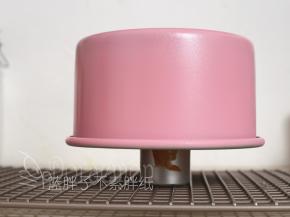 出炉后震两下，倒扣放凉。