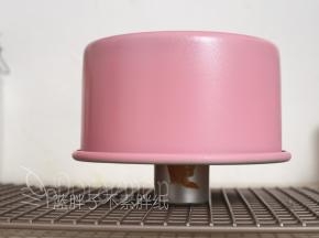 出炉后震两下，倒扣放凉。