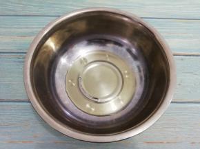 盆中加入植物油