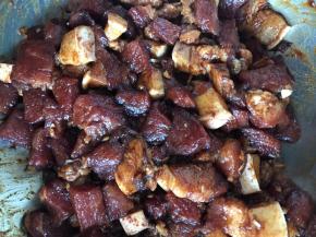 充分搅拌均匀，密封腌制24小时，期间翻拌一次