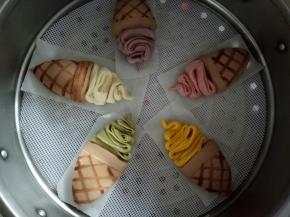 夏天做造型馒头，做好就差不多发酵够了，开水上锅蒸10-15分钟，闷5分钟（冬天做的话就需要发酵好再上锅哦）