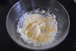 4，加入蛋液搅打均匀