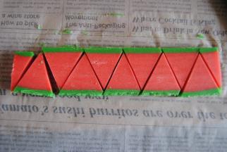 每一份如图分成三角形，长帝炫彩烤箱开始上下管175度预热