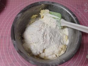 筛入低筋面粉