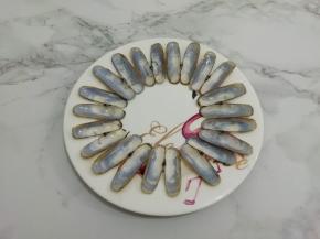 圣子壳洗干净，均匀的摆在盘子的四周