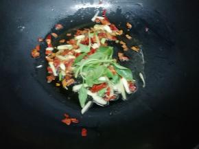 然后放入罗汉叶