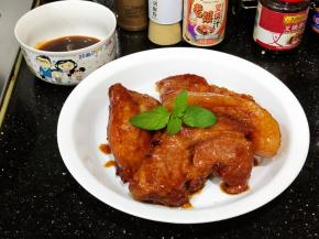 剩下一点汁的时候可出锅啦，可直接切片上盘淋汁，开吃。