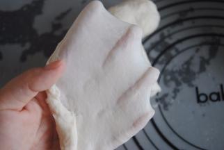 揉出手套膜即可取出