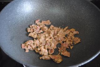 大约半分钟，变颜色即可熄火铲出备用