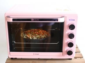 放入长帝炫彩烤箱中层烤制18分钟即可出炉