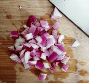 洋葱洗干净切块
