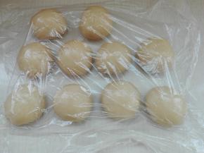 依次包好，收口朝下放，用保鲜膜盖着，醒发十分钟
　　　