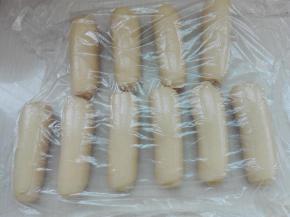 依次卷好，用保鲜膜盖好，醒发十分钟