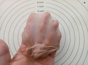 直到揉出有韧性的手膜。