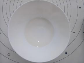 蛋糕体部分：玉米油和牛奶搅拌至乳化。