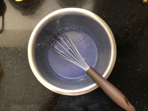 4、继续搅拌均匀。