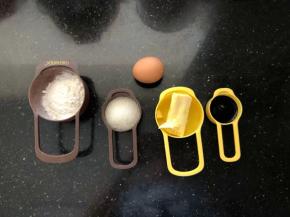 1、称量好所用的材料。