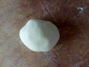 稍微抓捏一下整形成土豆的形状