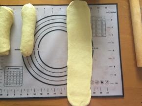 然后再擀成长方形，