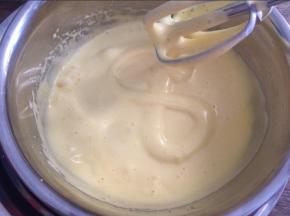 打发至拉出打蛋头画八字5秒内不消失即可