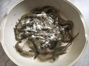 放入糯米淀粉。