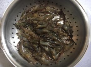 放在篦子上沥干水分。