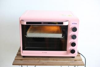 放进预热好的长帝炫彩烤箱中层烤制20分钟即可出炉