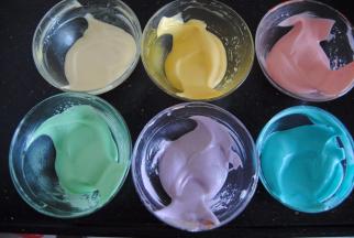 轻柔的翻拌均匀