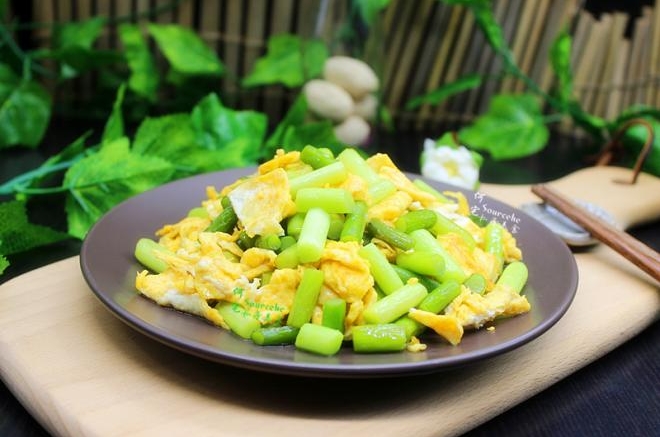 蒜薹炒蛋