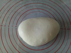 所有材料混合揉成光滑的面团