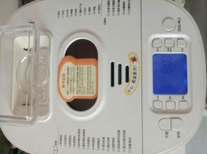 面包机开机调到酸奶的功能，设置8小时。