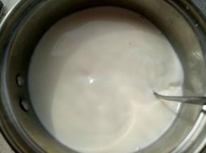 这个时候加入菌粉(牛奶的温度不要超过42度)
