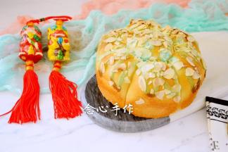 入烤箱烤25分钟左右，表面微微上色即可