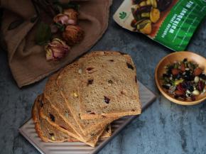 吐司放凉后切片，我家孩子爱吃果料， 放的果料比较多