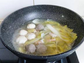 大火再次煮沸，2分钟即可关火。