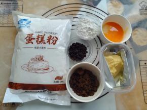 准备好材料和份量，用红糖粉代替可可粉的颜色