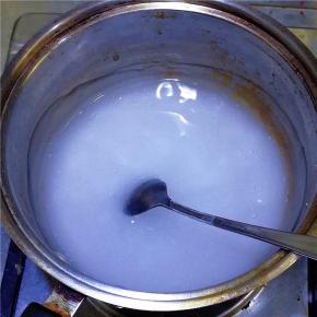 加热至沸腾关火。