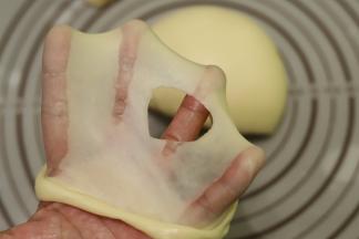 面团到扩展阶段时停止揉面