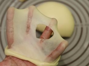 面团到扩展阶段时停止揉面