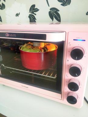 烤箱下层150度烤50分钟，烤好倒扣，放凉脱模。