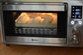 8.烤箱180度15-18分钟，具体根据自家烤箱温度来定。