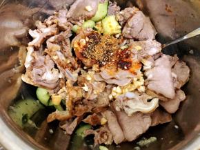 加入适量花椒粉