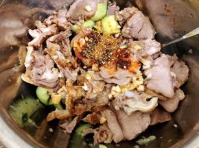 加入适量花椒粉