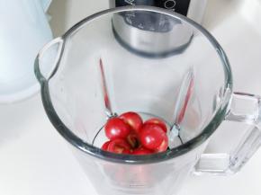 放入美的破壁机杯子里。