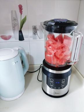 加入少许纯净水。