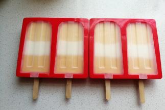 最后盖上盖子，放入冰箱冷冻至硬即可，能过夜最好啦！