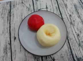 苹果和西红柿去皮