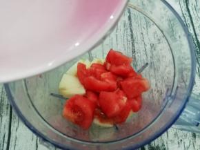 在倒入适当的凉白开水