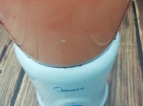 打开开关，不到几秒看见没有颗粒为止